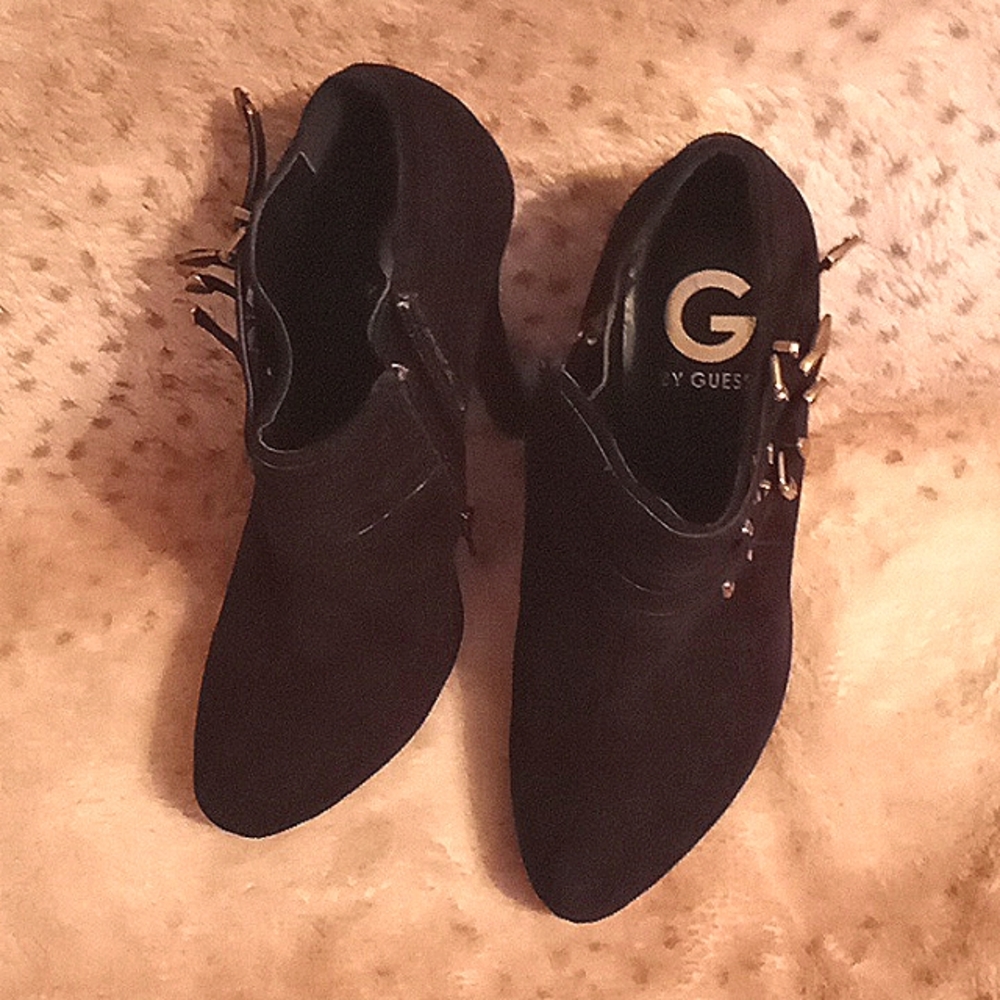 G BY GUESS SUEDE BOOTIES